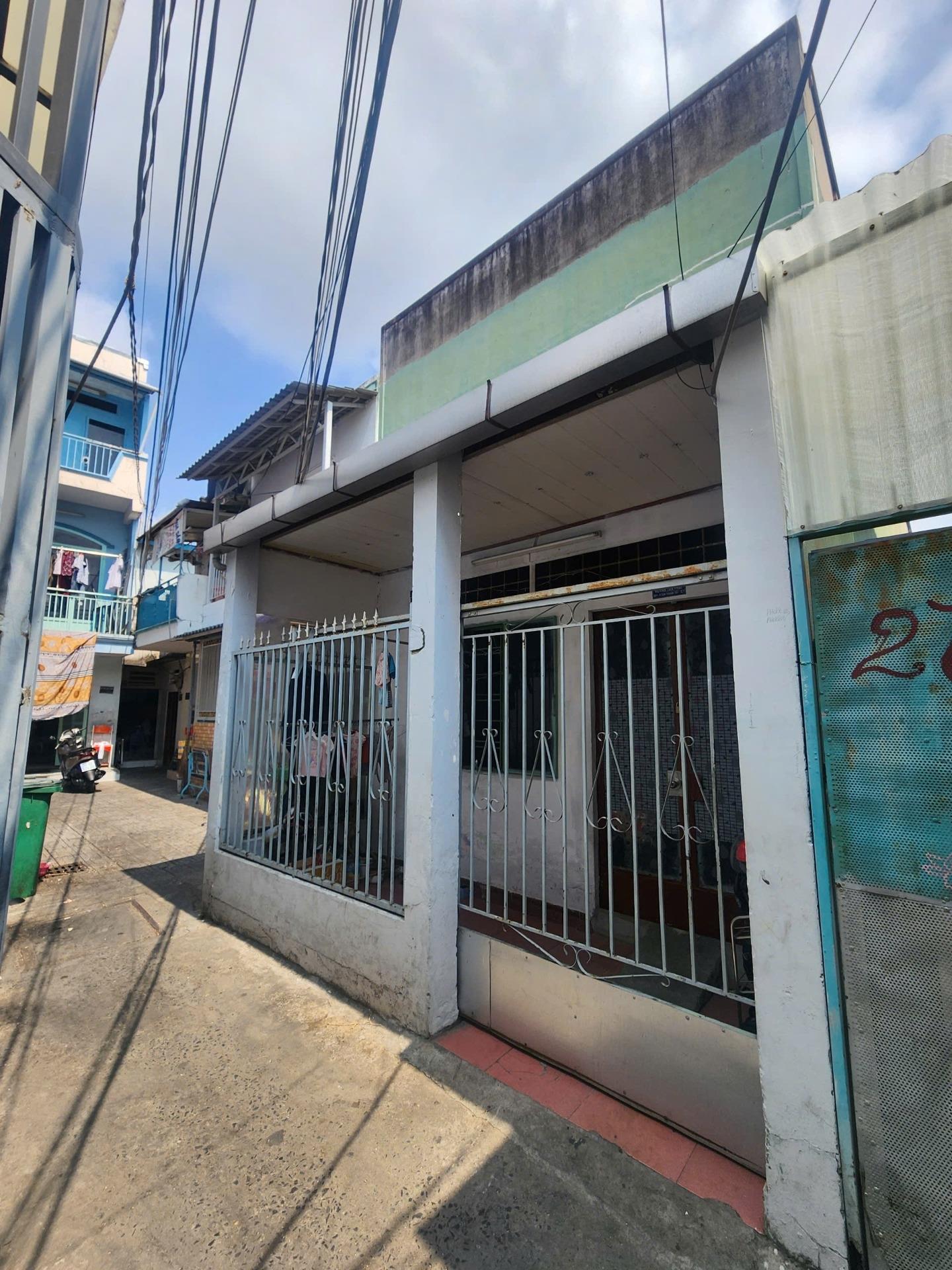 Cần bán gấp nhà riêng 46 m2, hướng Nam tại Đường Huỳnh Tấn Phát - Quận 7, giá 4,3 tỷ