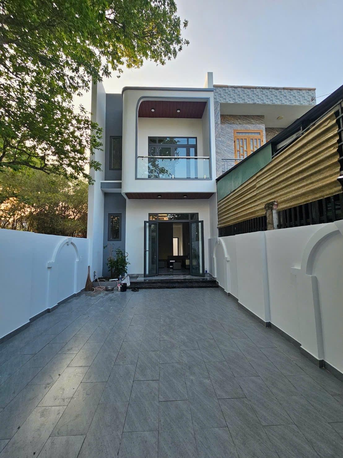 Cần bán nhà 130 m2, hướng Đông-Nam tại Đường Nguyễn Thị Minh Khai - Thủ Dầu Một, giá 3,75 tỷ