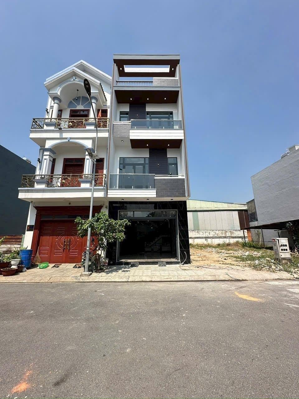 Bán nhanh nhà riêng sổ đỏ 92 m2, hướng Đông tại Đường Phan Đình Giót - Thuận An, giá 5,6 tỷ