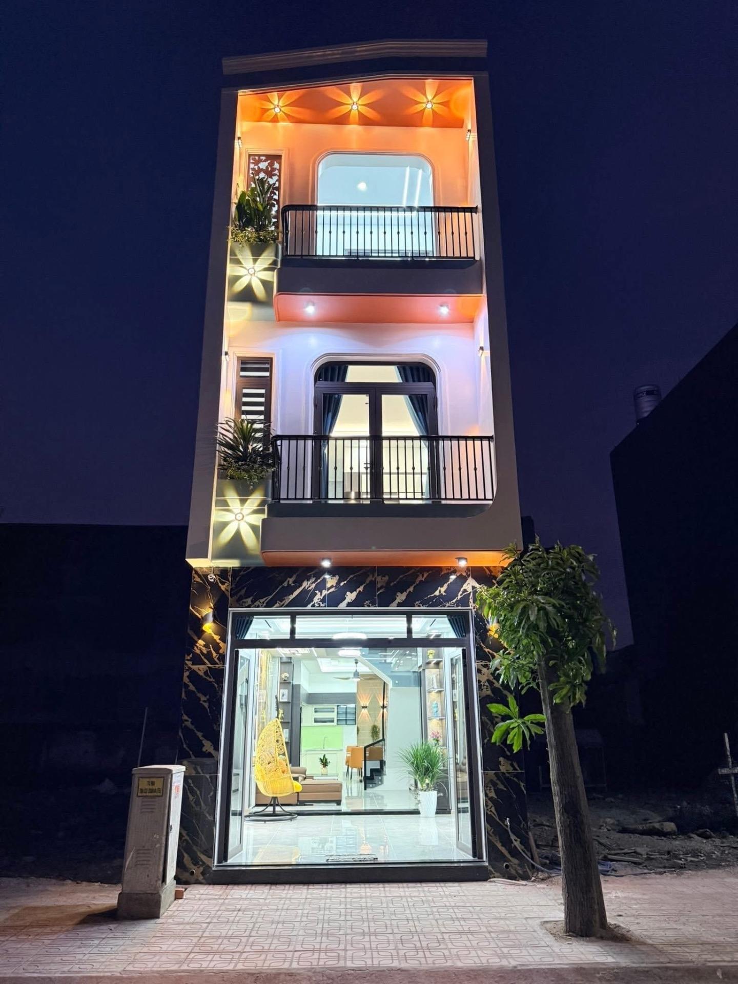 Cần bán nhà đẹp 66 m2, hướng Nam tại Đường Liên Huyện - An Phú - Thuận An, giá 4,87 tỷ