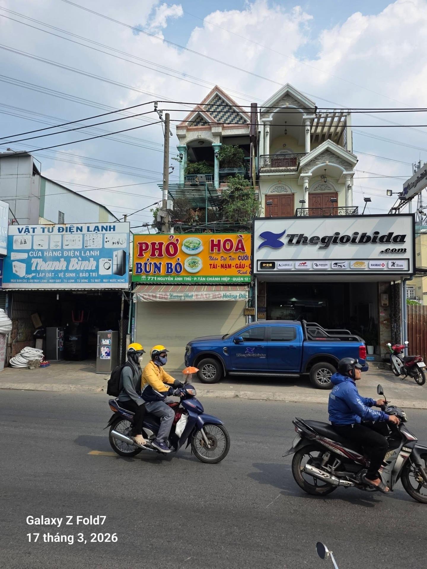 Cần bán ngay nhà phố 13600000000 m2 tại Đường Nguyễn Ảnh Thủ - Quận 12, giá 13,6 tỷ