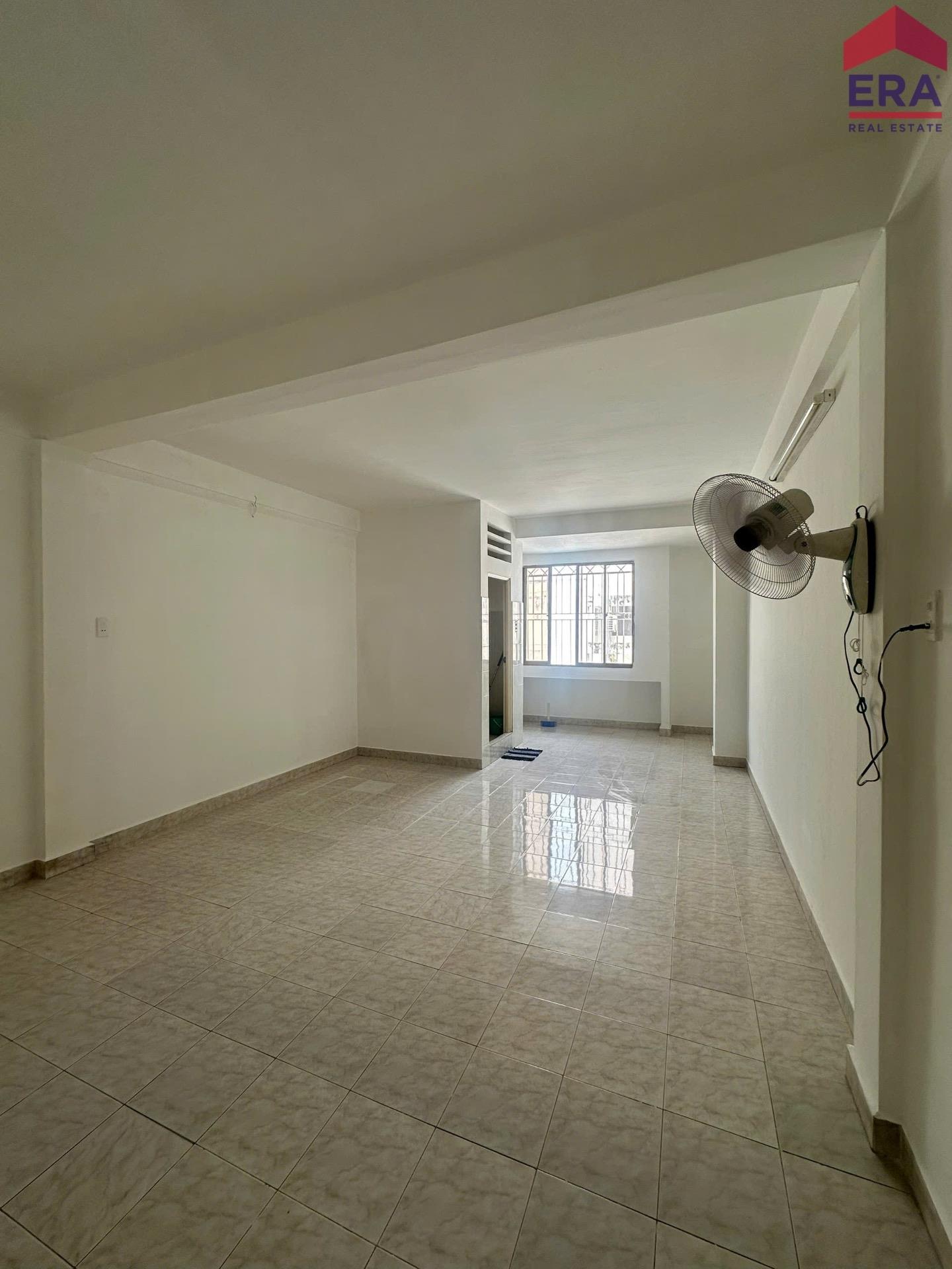 Cần bán gấp chung cư 32,79999923706055 m2, giá 2 tỷ tại Đường Tân Vĩnh - Quận 4 - TP Hồ Chí Minh