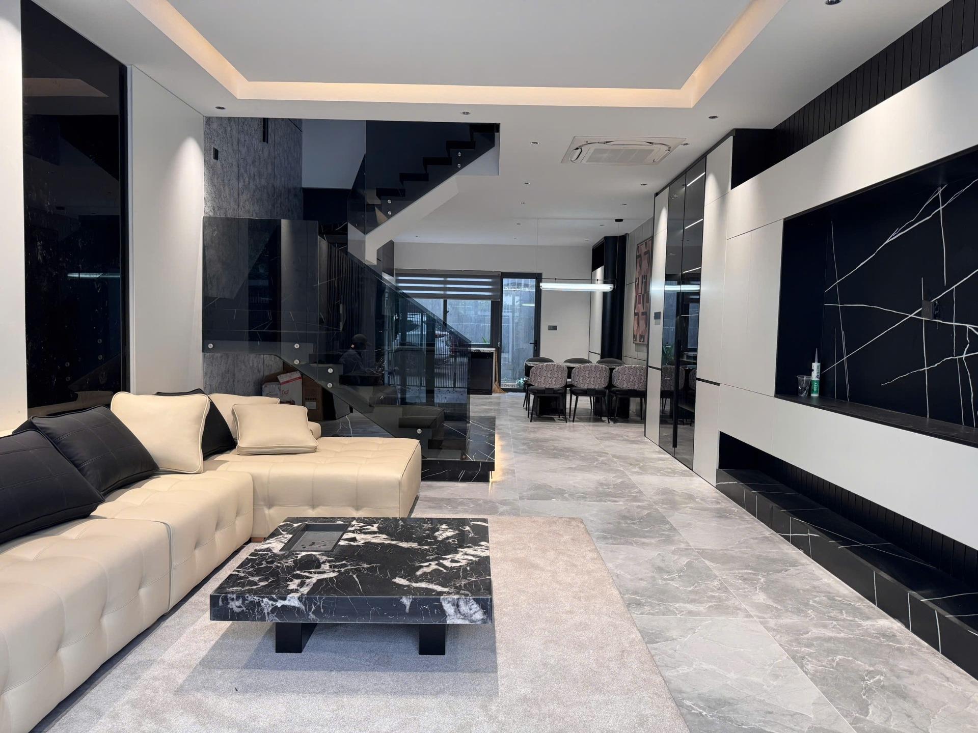 Cần bán nhà 100 m2, hướng Tây-Nam tại Xã Vĩnh Thái - Nha Trang - Khánh Hòa, giá 8,45 tỷ