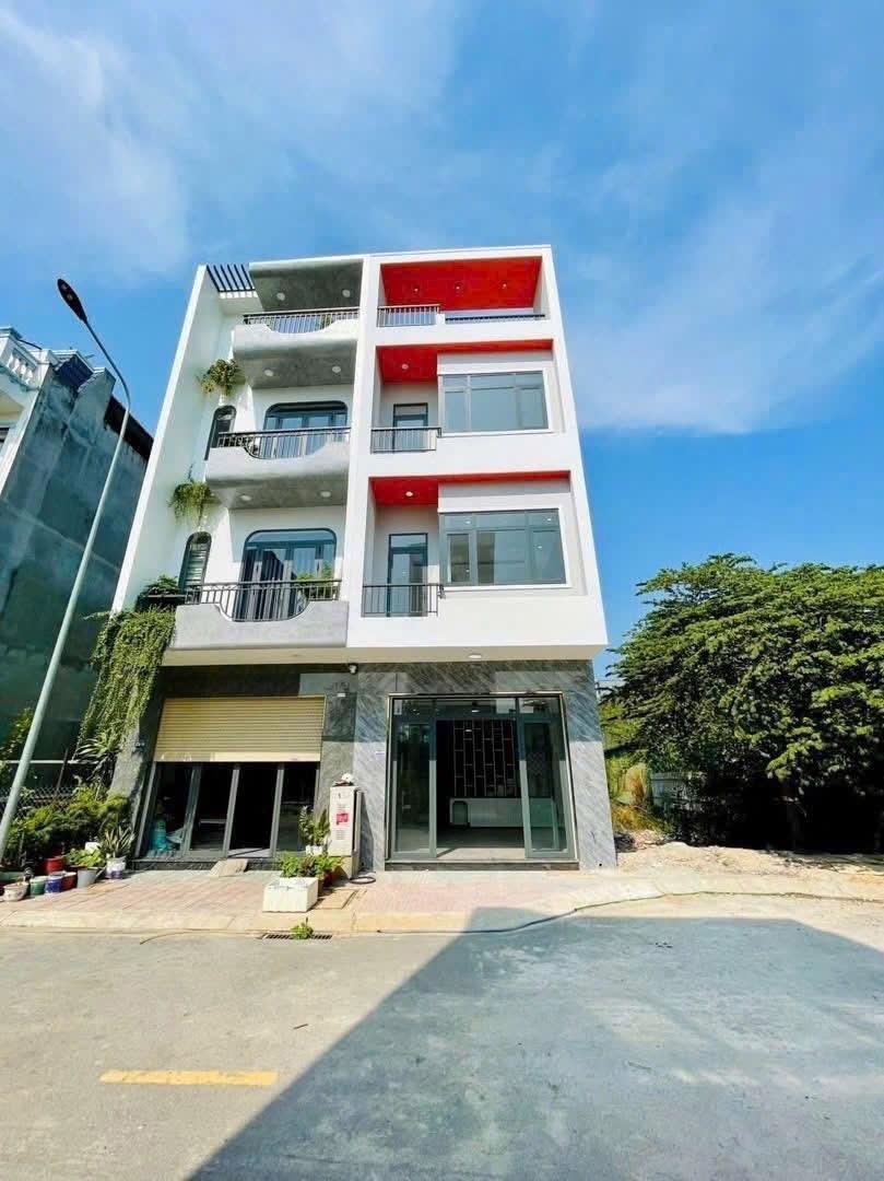 Cần bán gấp bán nhanh nhà riêng sổ đỏ 64 m2, hướng Đông tại Thuận An, giá 4,79 tỷ