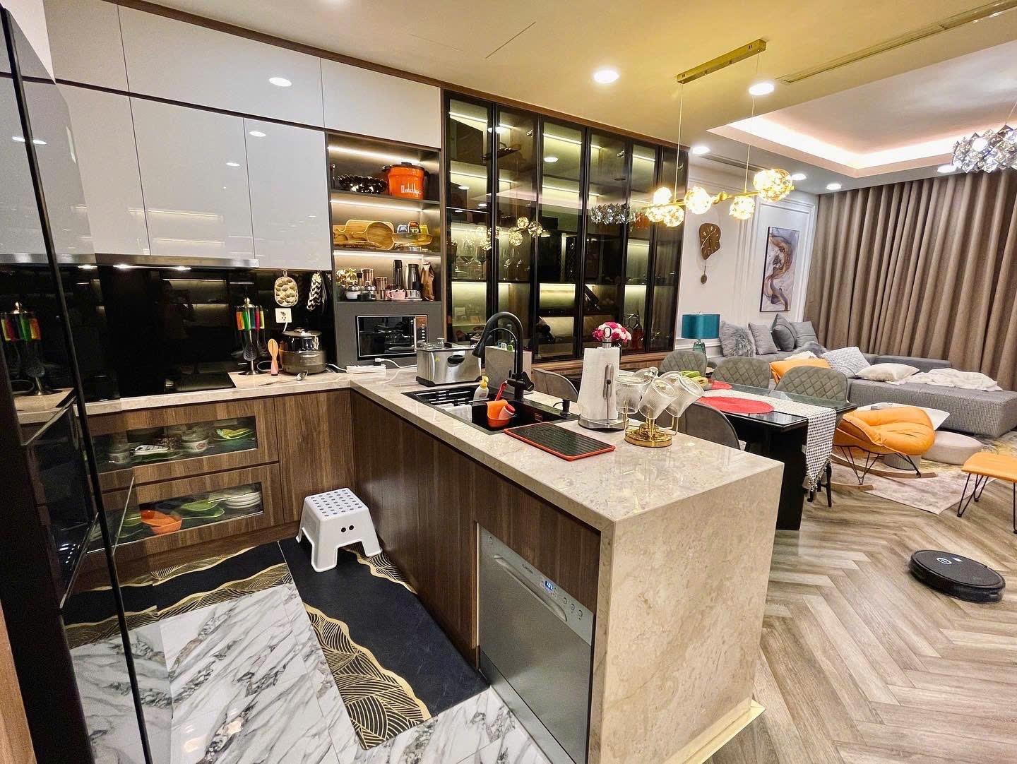 Bán nhanh chung cư 121 m2, giá 14 tỷ tại Phố Mai Anh Tuấn - Ô Chợ Dừa - Đống Đa - Hà Nội