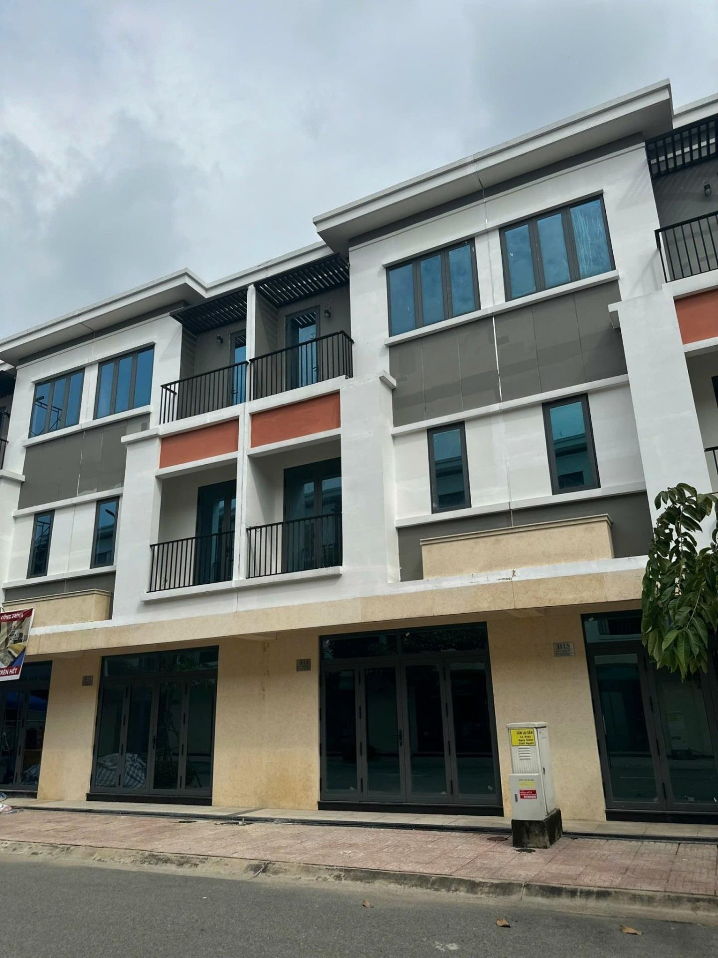 Cần bán ngay nhà mặt tiền 64 m2, hướng Tây-Bắc tại Đường Bình Chuẩn 69 - Thuận An, giá 3,1 tỷ