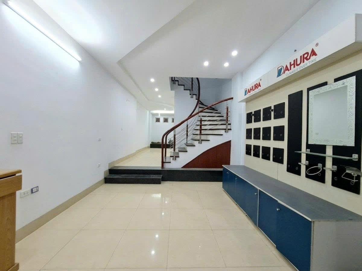 Bán nhanh nhà riêng sổ đỏ 50 m2 tại Phố Ngụy Như Kon Tum - Thanh Xuân - Hà Nội, giá 17 tỷ