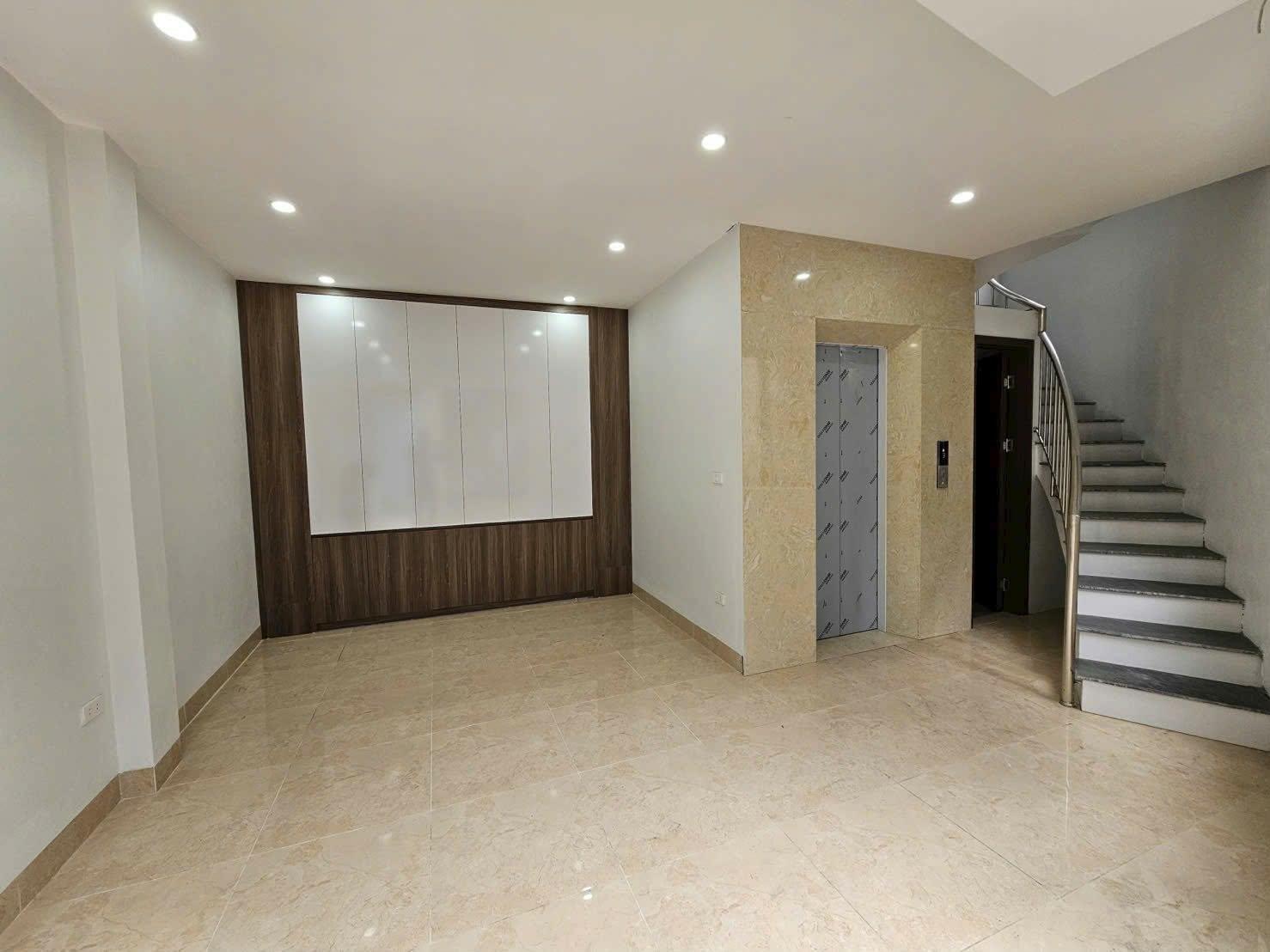 Cần bán gấp bán nhanh căn nhà đẹp 48 m2 tại Đường Chu Huy Mân - Phúc Lợi - Long Biên, giá 9,5 tỷ