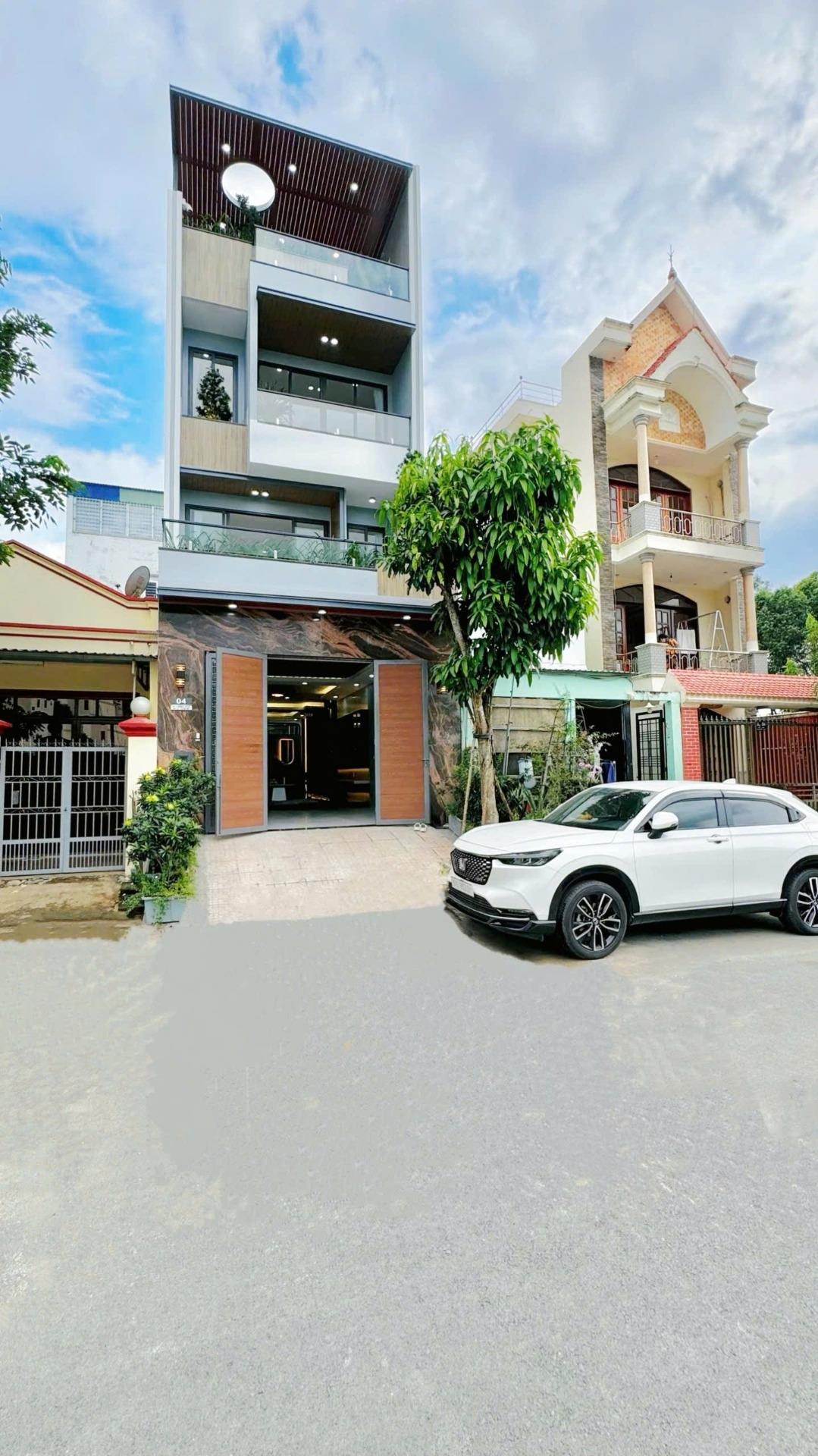 Cần bán ngay căn nhà riêng 90 m2, hướng Bắc tại Đường D4 - Phú Mỹ - Quận 7, giá 17,5 tỷ