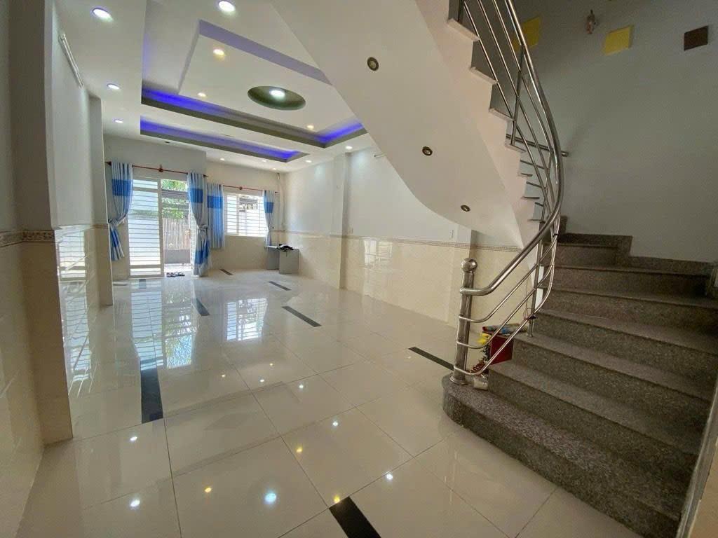 Sở hữu nhà sổ hồng riêng 98 m2 tại Đường Huỳnh Tấn Phát - Tân Phú - Quận 7, giá 8,5 tỷ