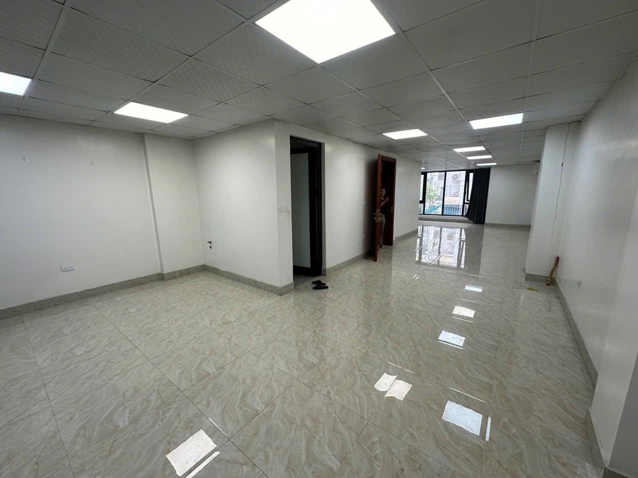 Cho thuê văn phòng ngõ 214 Nguyễn Xiển, 90 m2/tầng, sàn thông như ảnh