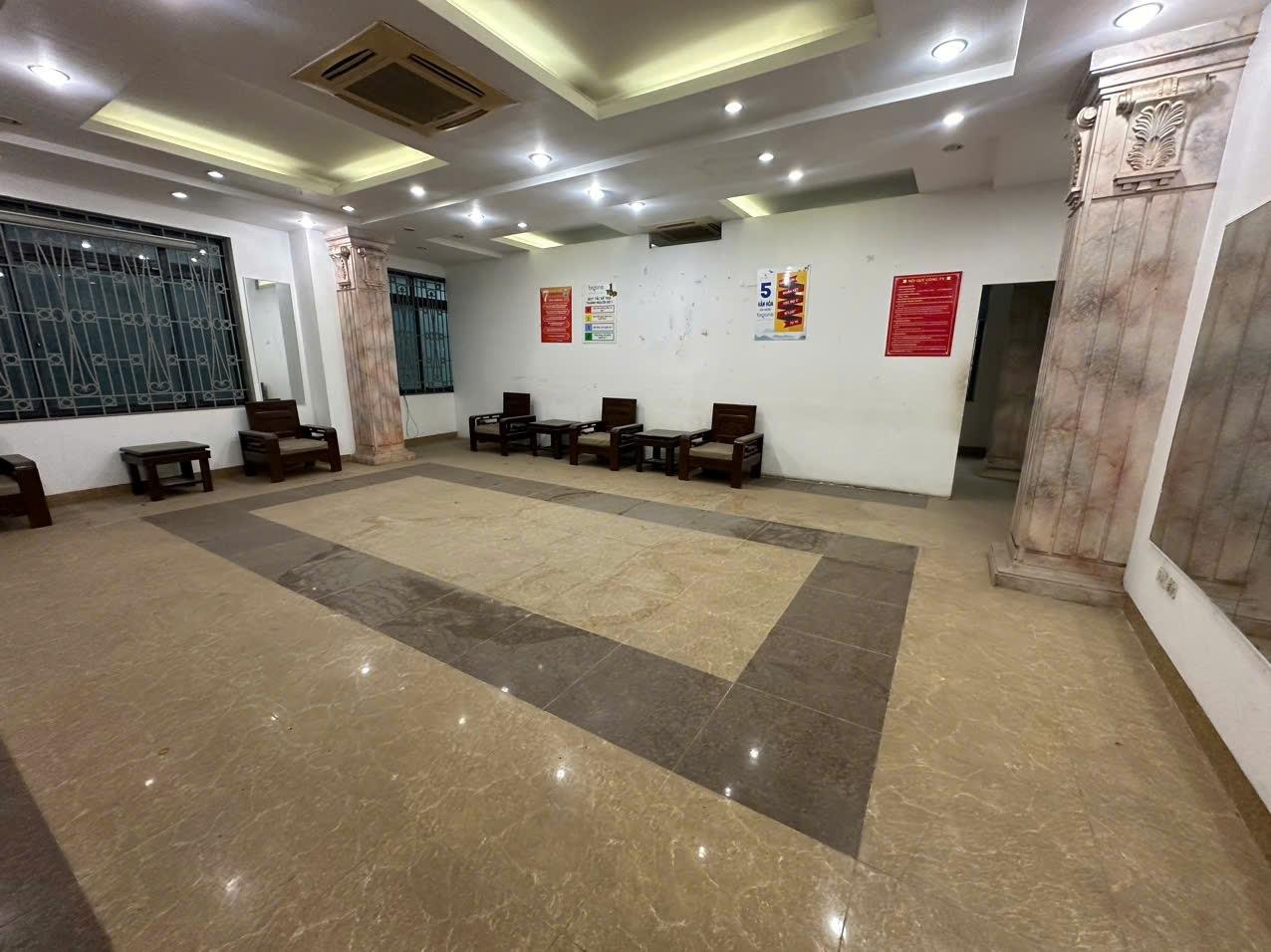 Cho thuê văn phòng 150 m2 như ảnh gồm 2 phòng, giá rẻ 12 tr/tháng