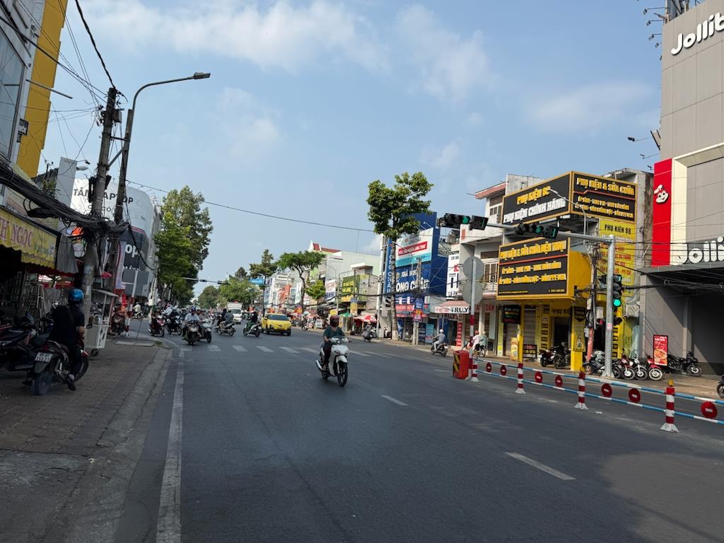 Cần bán gấp bán nhanh nhà mặt phố đẹp 351 m2 tại Đường Nguyễn Văn Cừ - Ninh Kiều, giá 36 tỷ