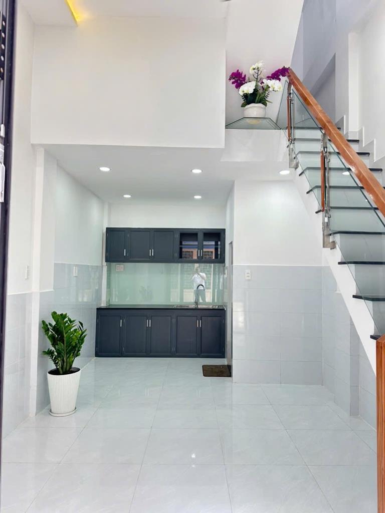 Cần bán gấp nhà đẹp 45 m2 tại Đường Lạc Long Quân - 8 - Tân Bình - TP Hồ Chí Minh, giá 1,85 tỷ