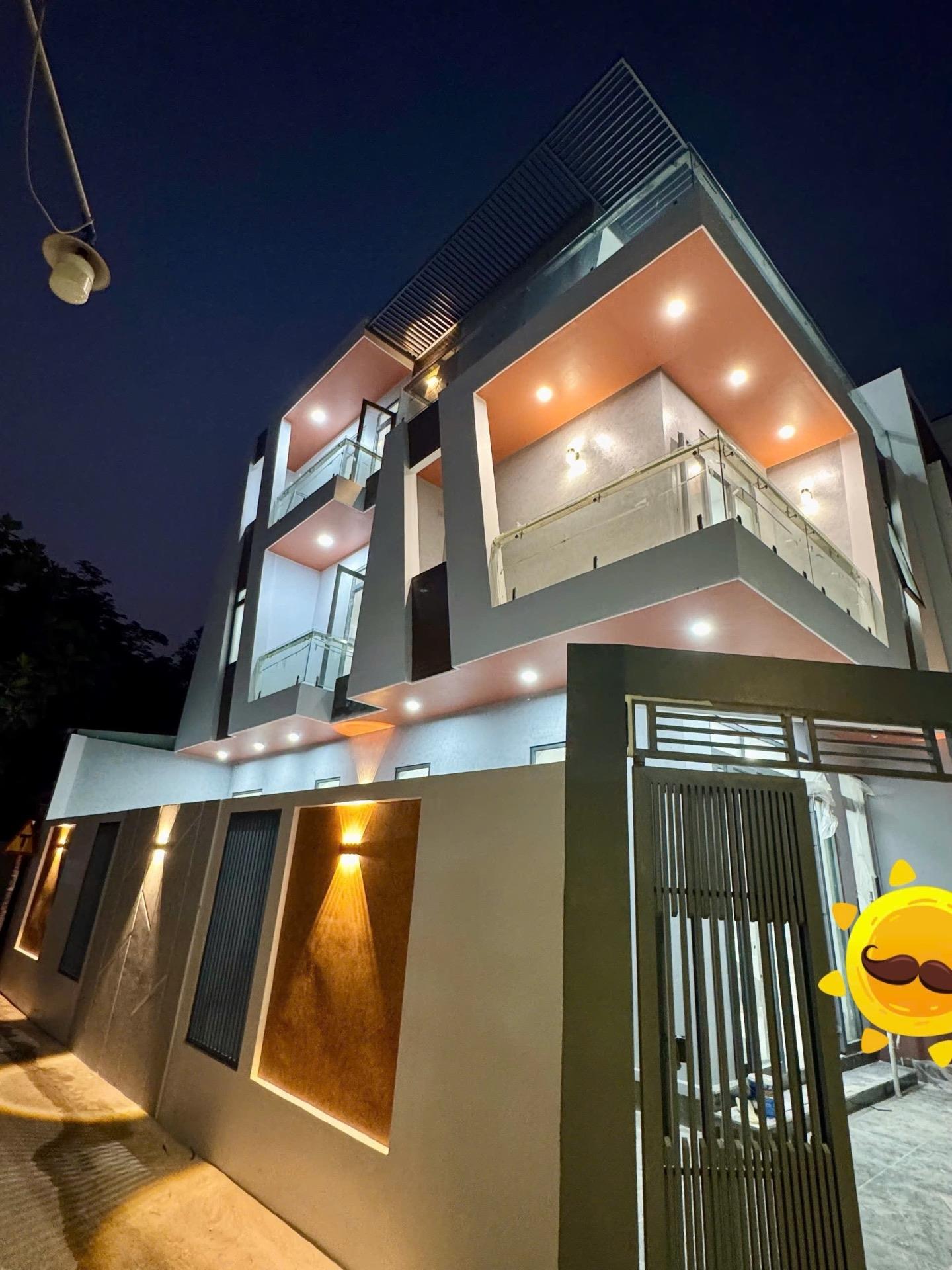 Cần bán gấp nhà shr 96 m2, hướng Đông-Nam tại Đường Phạm Ngọc Thạch - Thủ Dầu Một, giá 5,29 tỷ