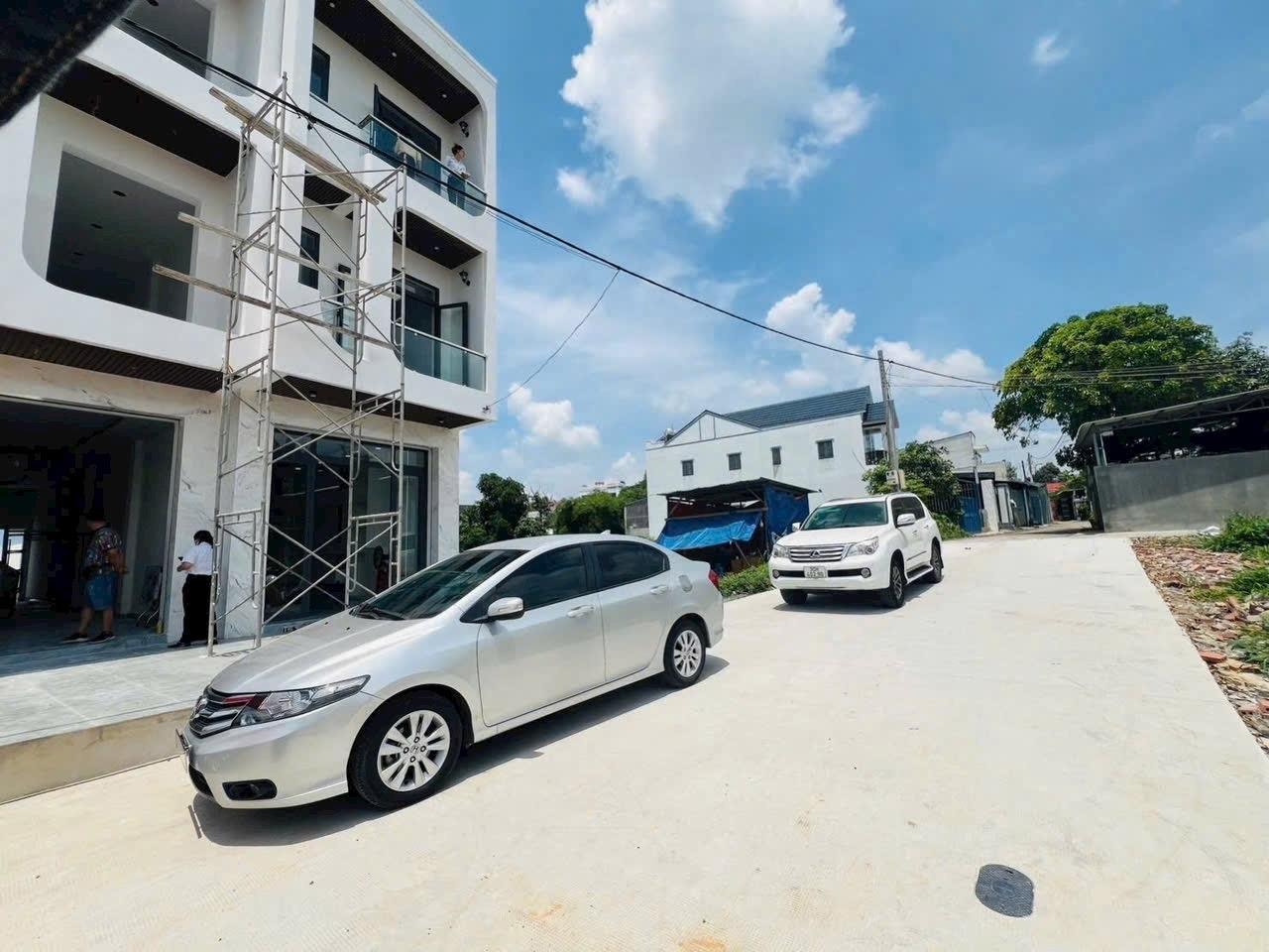 Chuyển nhượng nhà riêng sổ đỏ 120 m2 tại Đường Hồ Văn Cống - Thủ Dầu Một, giá 2,95 tỷ