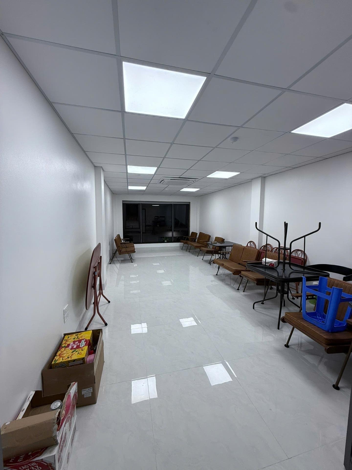 Cho thuê văn phòng ngõ 140 Nguyễn Xiển, 50 m2/tàng sàn thông., nhà mới