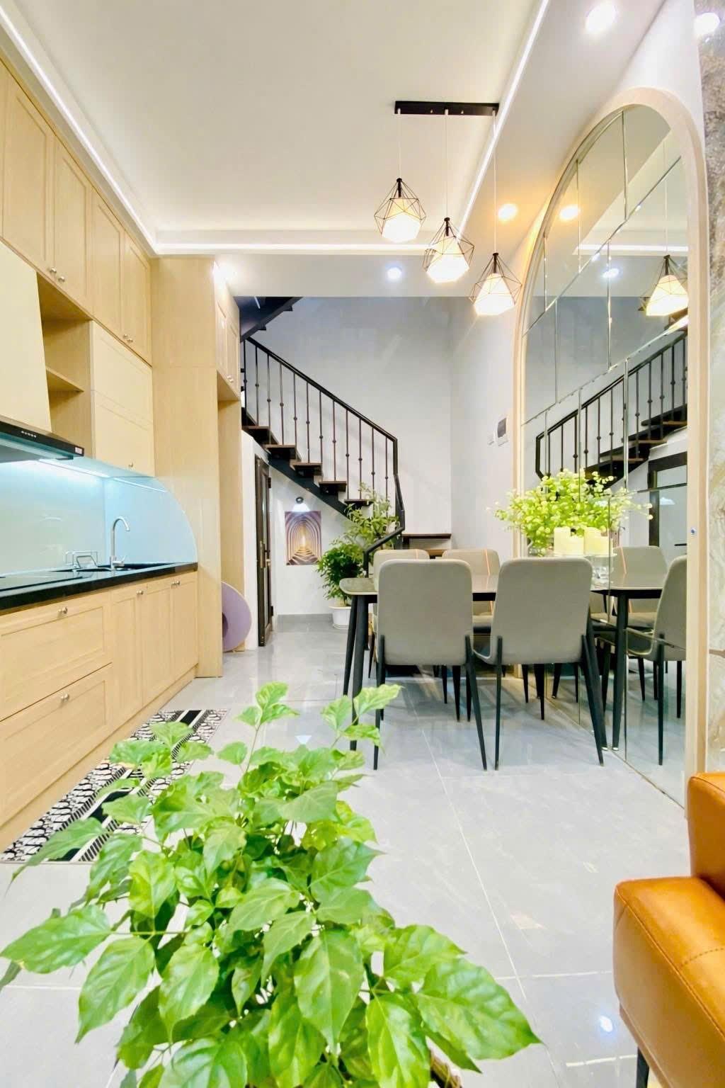 Cần bán nhanh căn nhà 28 m2 tại Đường Nguyễn Tuân - Thanh Xuân - Hà Nội, giá 11,5 tỷ