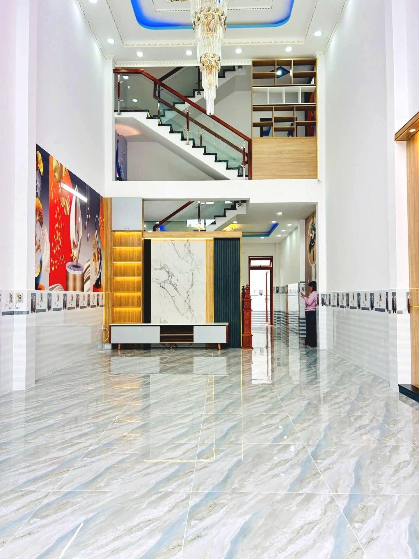 Cần bán nhanh căn nhà đẹp 75 m2 tại Đường Phan Văn Hớn - Bà Điểm - Hóc Môn, giá 555 triệu