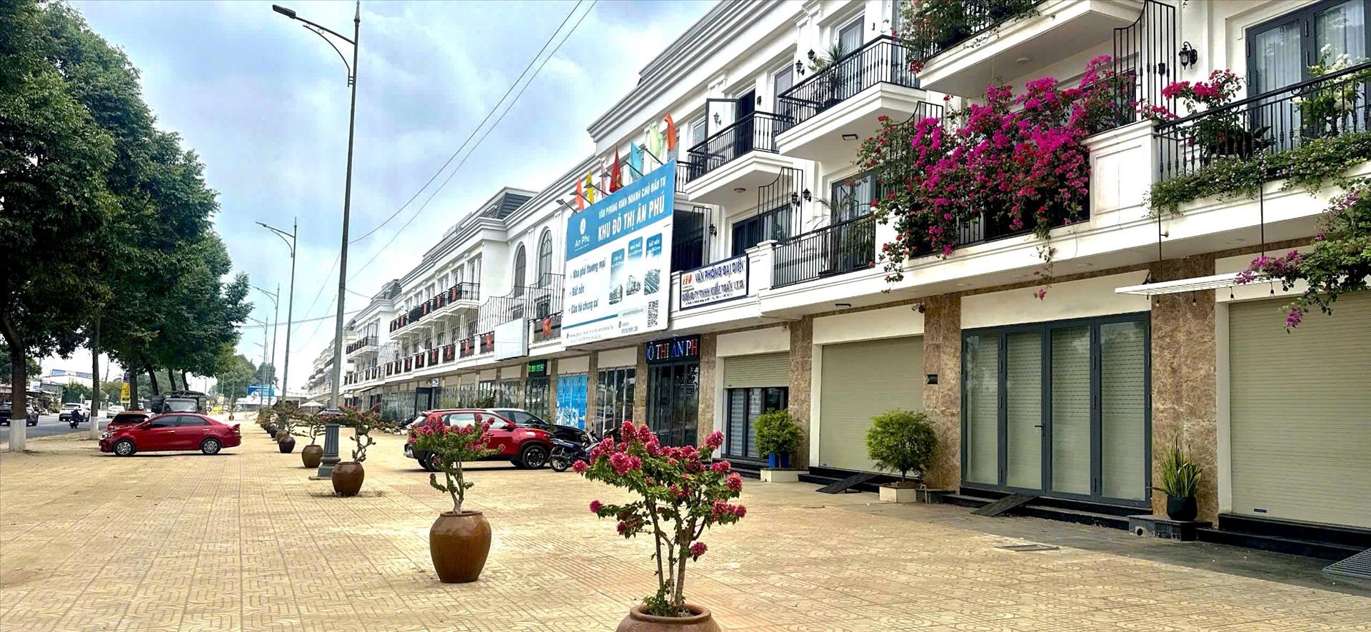 Cần bán ngay nhà mặt phố đẹp 4 tầng, 100 m2 tại Đường Hà Huy Tập - Buôn Ma Thuột, giá 5,9 tỷ