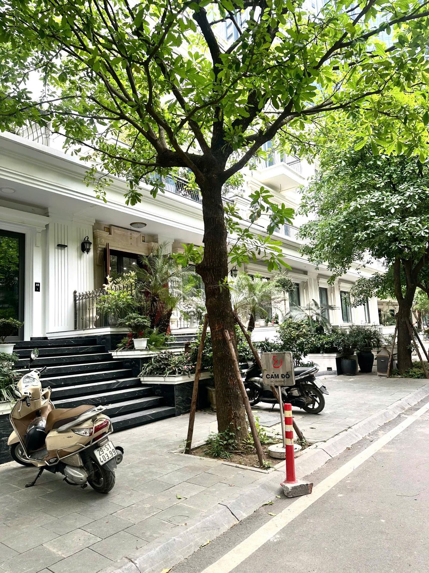 Cho thuê shophouses 120 m2 tại Phường Phú Thượng - Tây Hồ - Hà Nội, giá 100 triệu/tháng