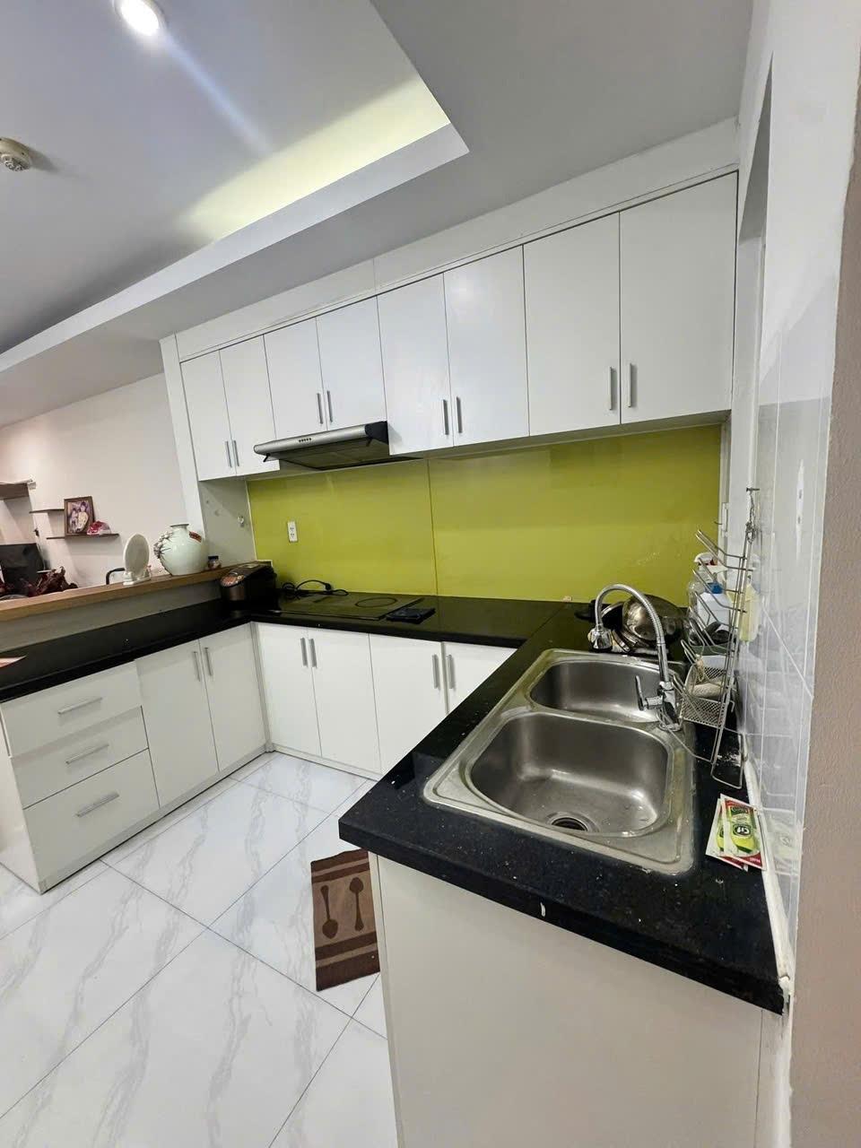 Cần cho thuê căn hộ chung cư 90 m2 tại Đường Phan Xích Long - Phú Nhuận, giá 13 tr/tháng