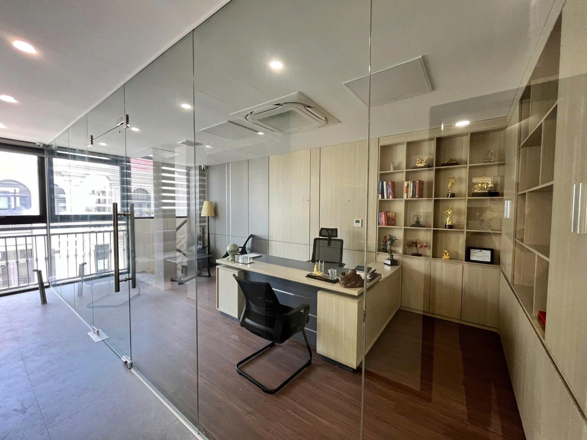 Cho thuê sàn Him Lam Vạn Phúc, diện tích 90m2/tầng , sàn thông, sàn gỗ sạch đẹp, Mặt pHố Tố Hữu