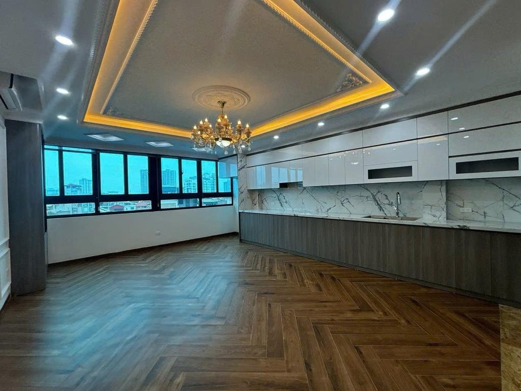 Cần bán gấp nhà sổ riêng 7 tầng, 40 m2, mặt tiền 5m tại Bắc Từ Liêm, giá 20,5 tỷ