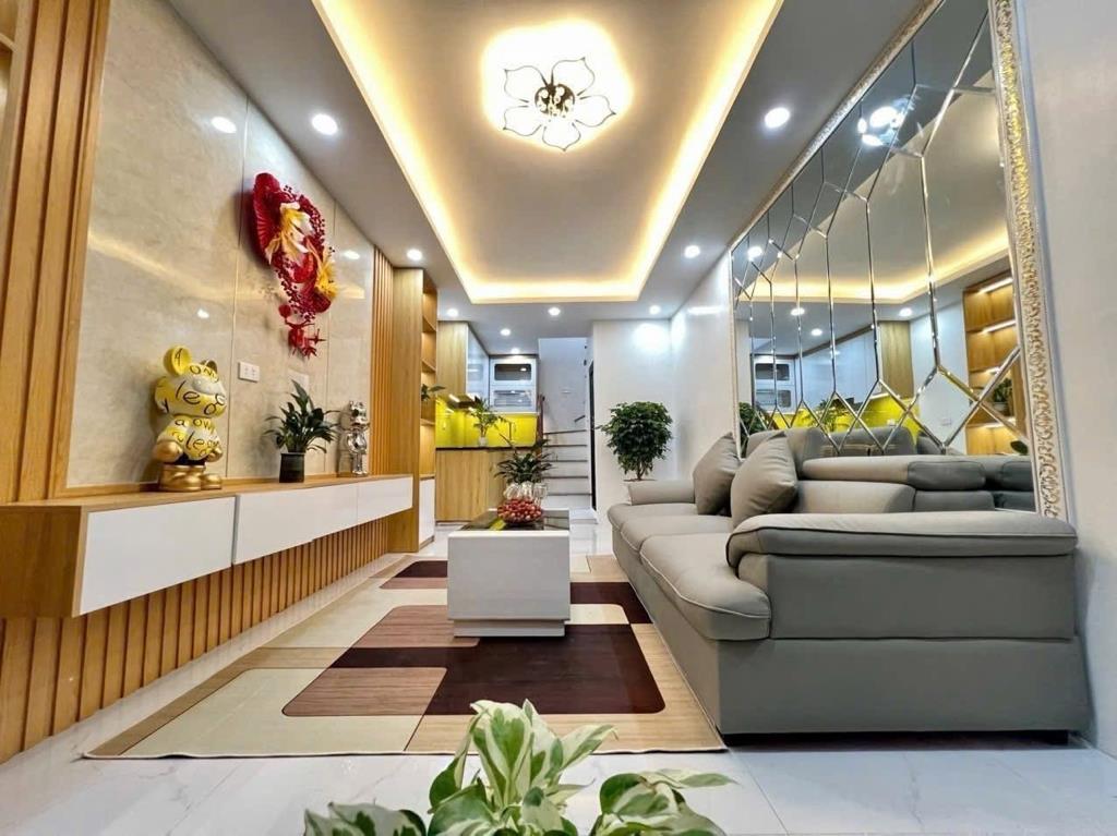 Bán nhanh nhà riêng sổ đỏ 35 m2 tại Đường Hoàng Mai - Hoàng Văn Thụ - Hoàng Mai, giá 8,8 tỷ