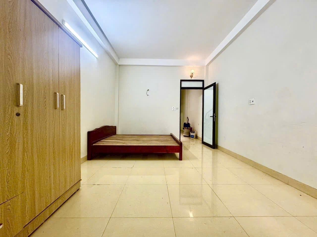 Cần bán ngay nhà sổ riêng 70 m2 tại Thị trấn Trạm Trôi - Hoài Đức - Hà Nội, giá 8,5 tỷ