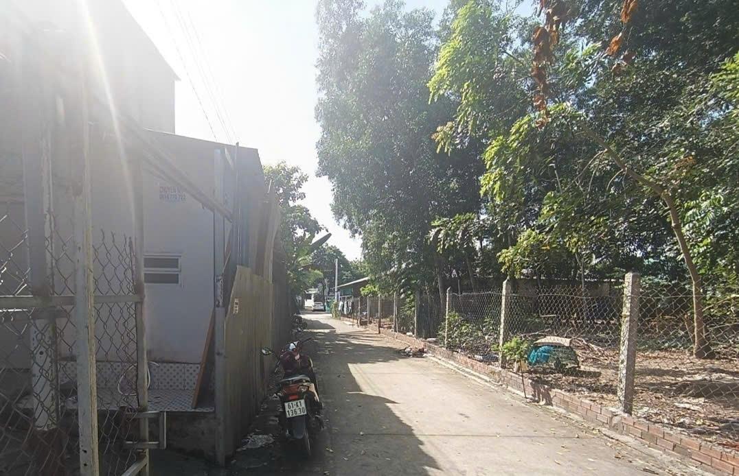 Cần bán nhanh đất nền 300 m2, hướng Tây-Bắc tại Phú Thọ - Thủ Dầu Một - Bình Dương, thỏa thuận