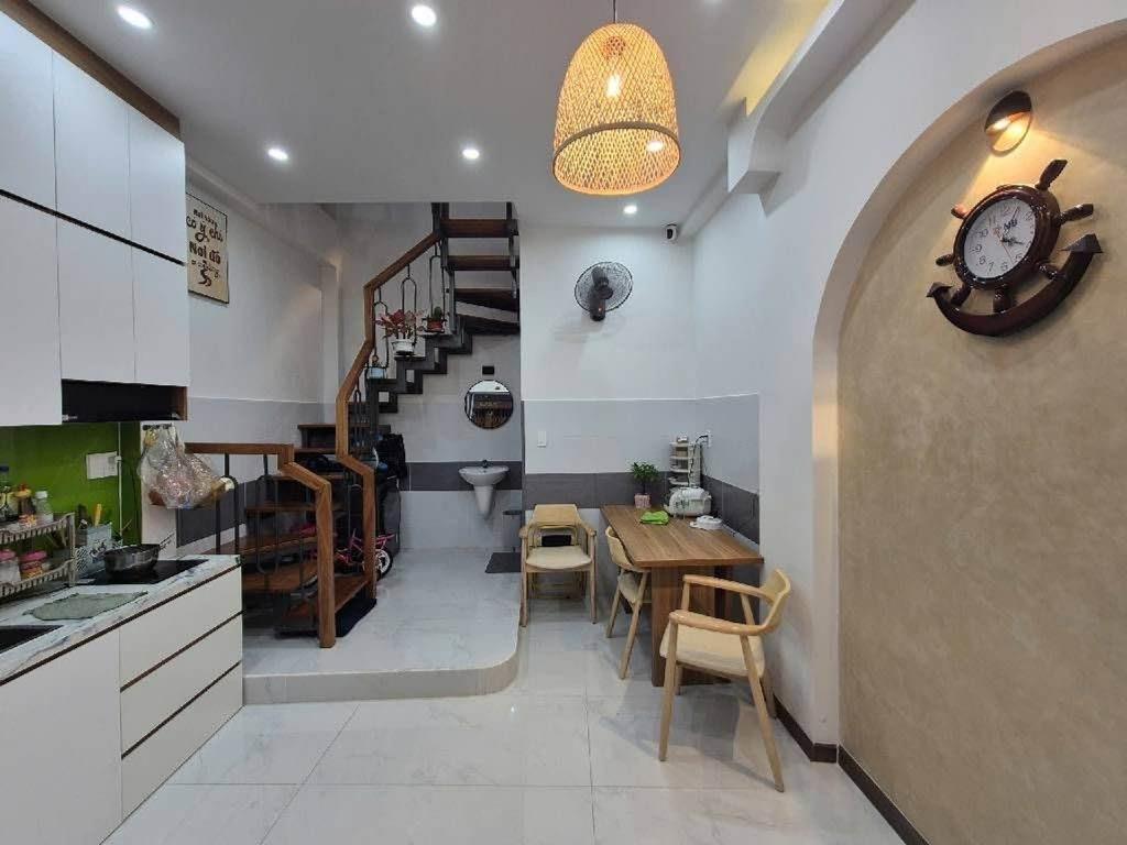 Cần bán gấp căn nhà riêng 3 tầng, 30 m2, mặt tiền 4m tại Đường 232 Cao Lỗ - Quận 8, giá 800 tr