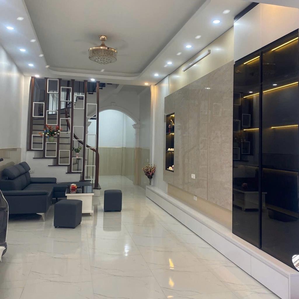 Cần bán gấp căn nhà 4 tầng, 45 m2, mặt tiền 35m tại Đường Xuân Thủy - Cầu Giấy, giá 13,8 tỷ