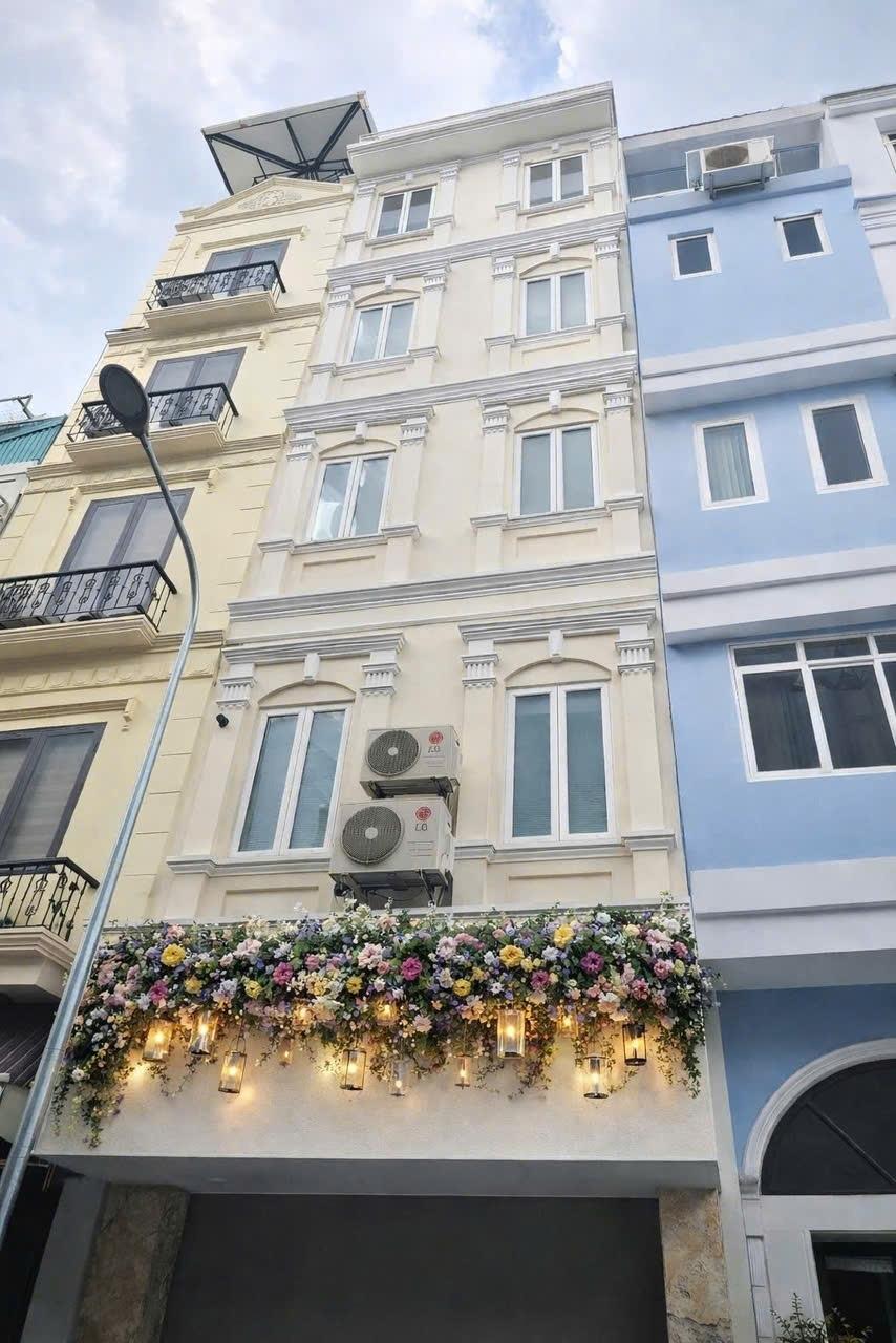 Sở hữu ngay nhà mặt tiền 158 m2, hướng Đông tại Đường Văn Cao - Liễu Giai - Ba Đình, giá 85000 tỷ