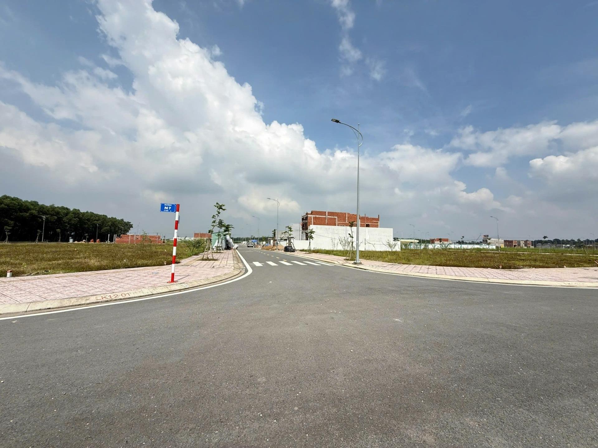 Cần bán gấp nền đất 100 m2 tại Đường Phùng Hưng - An Phước - Long Thành - Đồng Nai, giá 1,4 tỷ