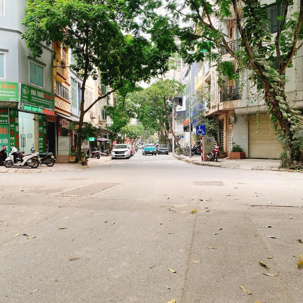 Cần bán ngay căn nhà mặt phố 5 tầng, 50 m2, mặt tiền 4m tại Đường Phạm Thận Duật, giá 26 tỷ