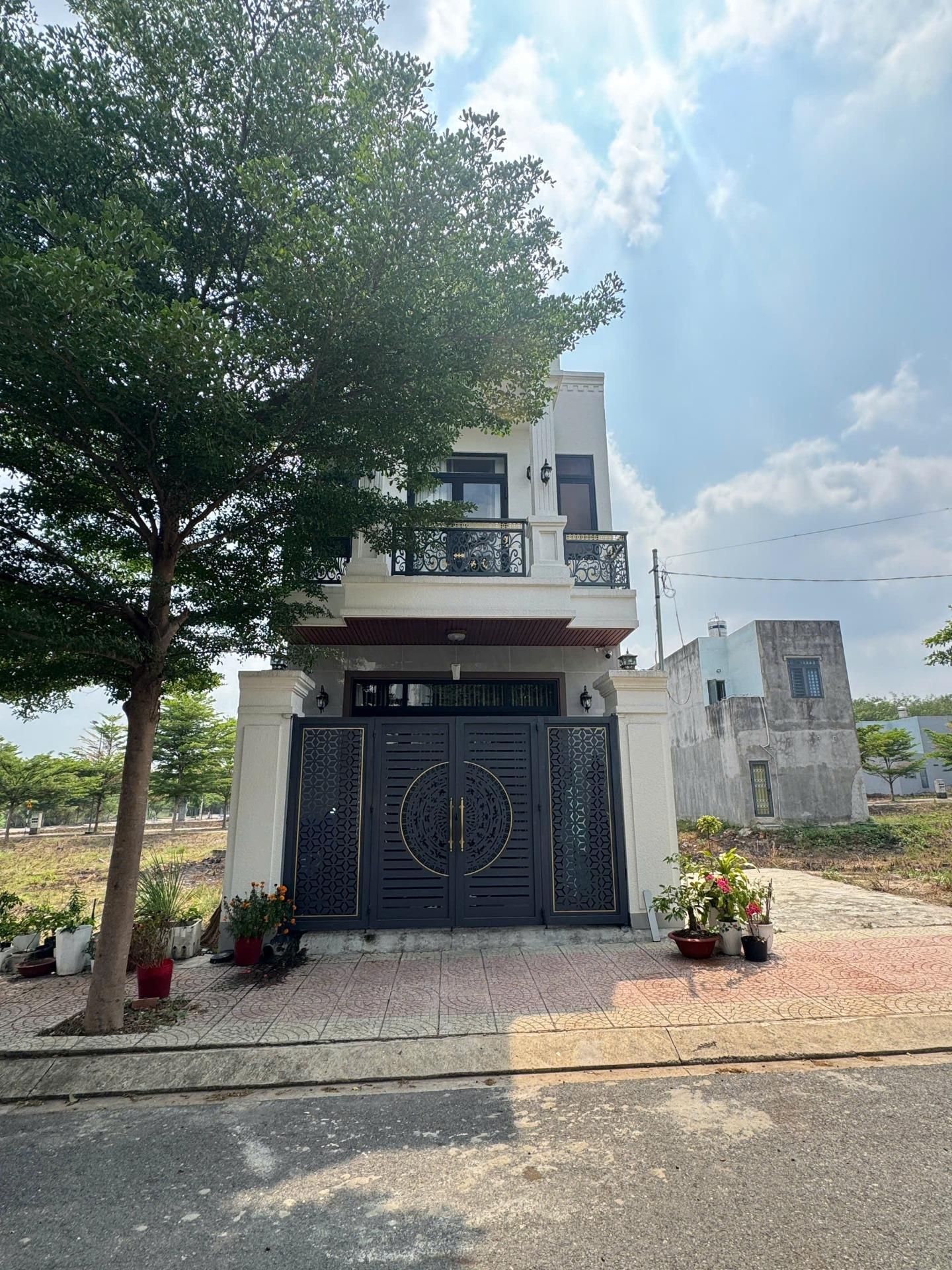 Cần bán gấp nhà sổ hồng riêng 70 m2 tại Đường Hội Nghĩa - Hội Nghĩa - Tân Uyên, giá 1,8 tỷ