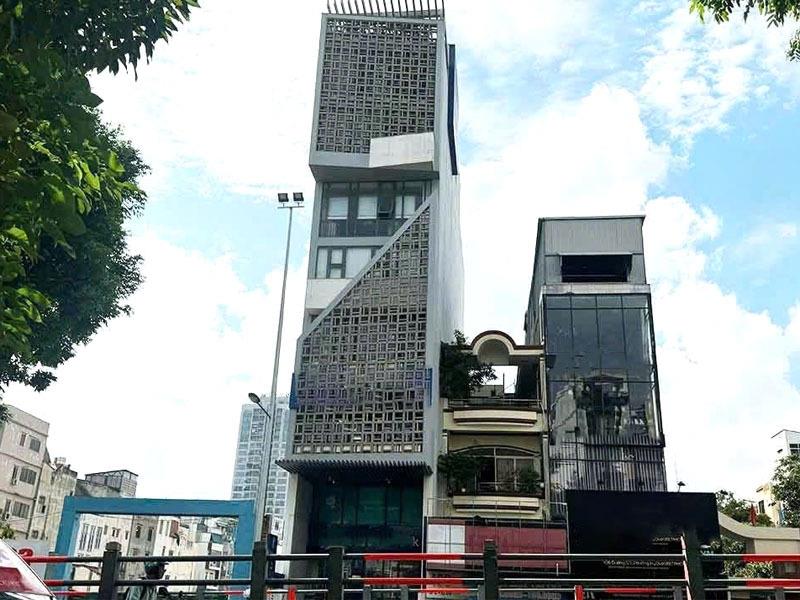 Bán tòa nhà mặt tiền đường 3/2 Q10, hầm 8 tầng, 1.500m² sàn, có dòng tiền 165tr/th, 90 tỷ