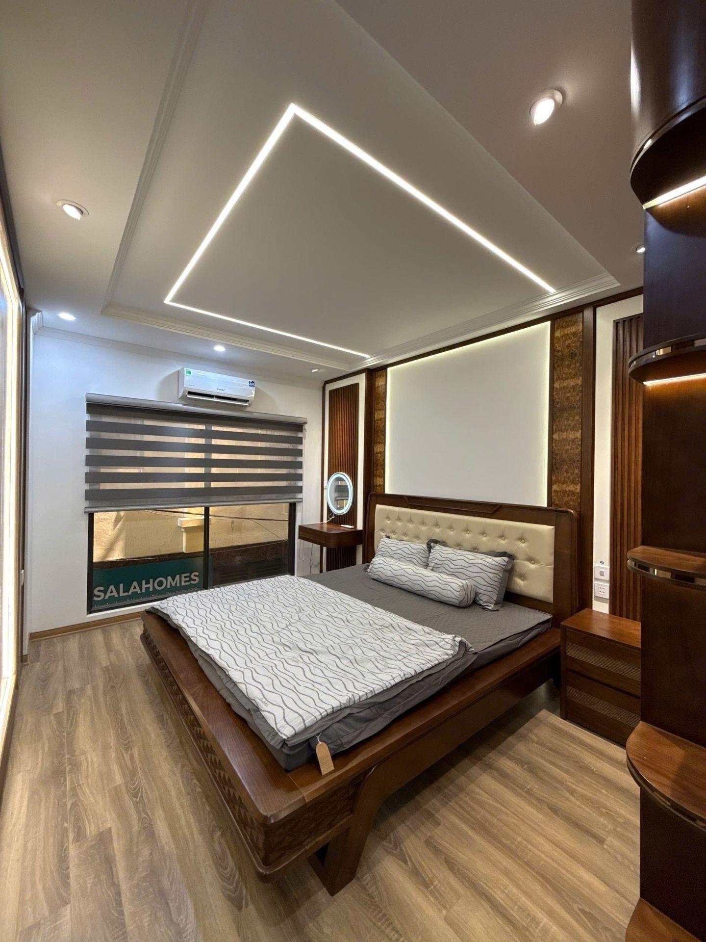 Cần bán nhanh nhà shr 36 m2, hướng Nam tại Đường Nguyễn Khang - Yên Hòa - Cầu Giấy, giá 13,6 tỷ