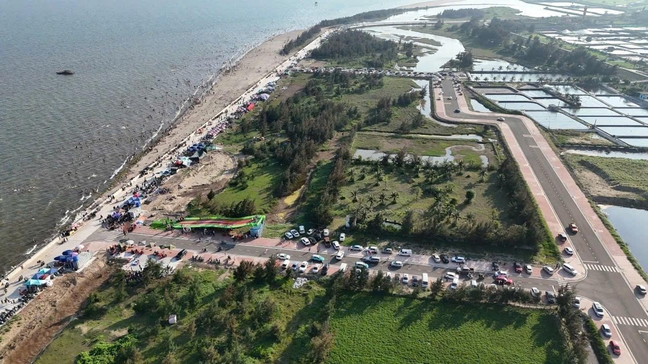 Cần bán nhanh nền đất 100 m2, hướng Đông-Nam tại Thị trấn Quất Lâm - Giao Thủy - Nam Định, giá rẻ