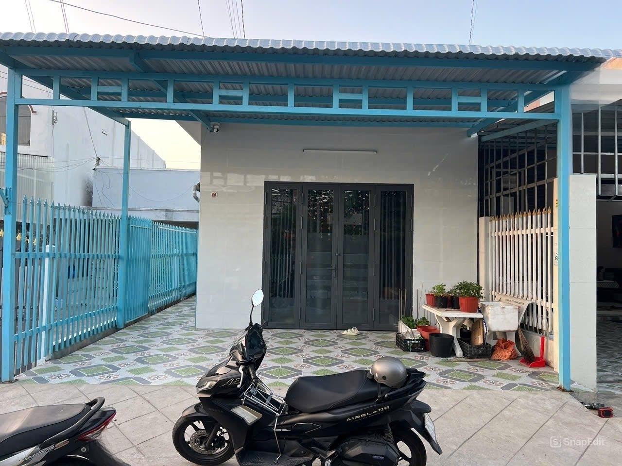 Cần bán ngay nhà sổ riêng 157 m2, hướng Tây-Nam tại Đường Giồng Cát - Củ Chi, giá 1,15 tỷ