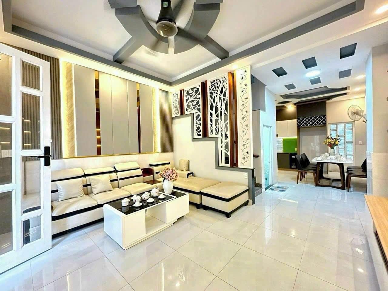 Cần bán gấp nhà sổ hồng riêng 3 tầng, 53 m2 tại Đường Dương Cát Lợi - Nhà Bè - Nhà Bè, giá 6,2 tỷ