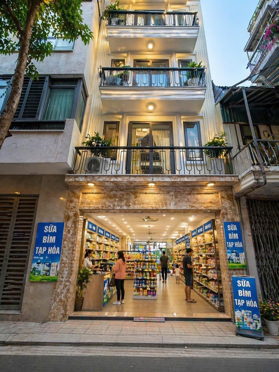 Cần bán ngay nhà phố 49 m2, hướng Đông tại Đường Nguyễn Khánh Toàn - Cầu Giấy, giá 22,5 tỷ