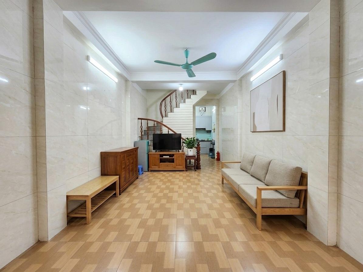 Bán nhanh nhà sổ riêng 40 m2 tại Đường Tân Mai - Tân Mai - Hoàng Mai - Hà Nội, giá 4,6 tỷ