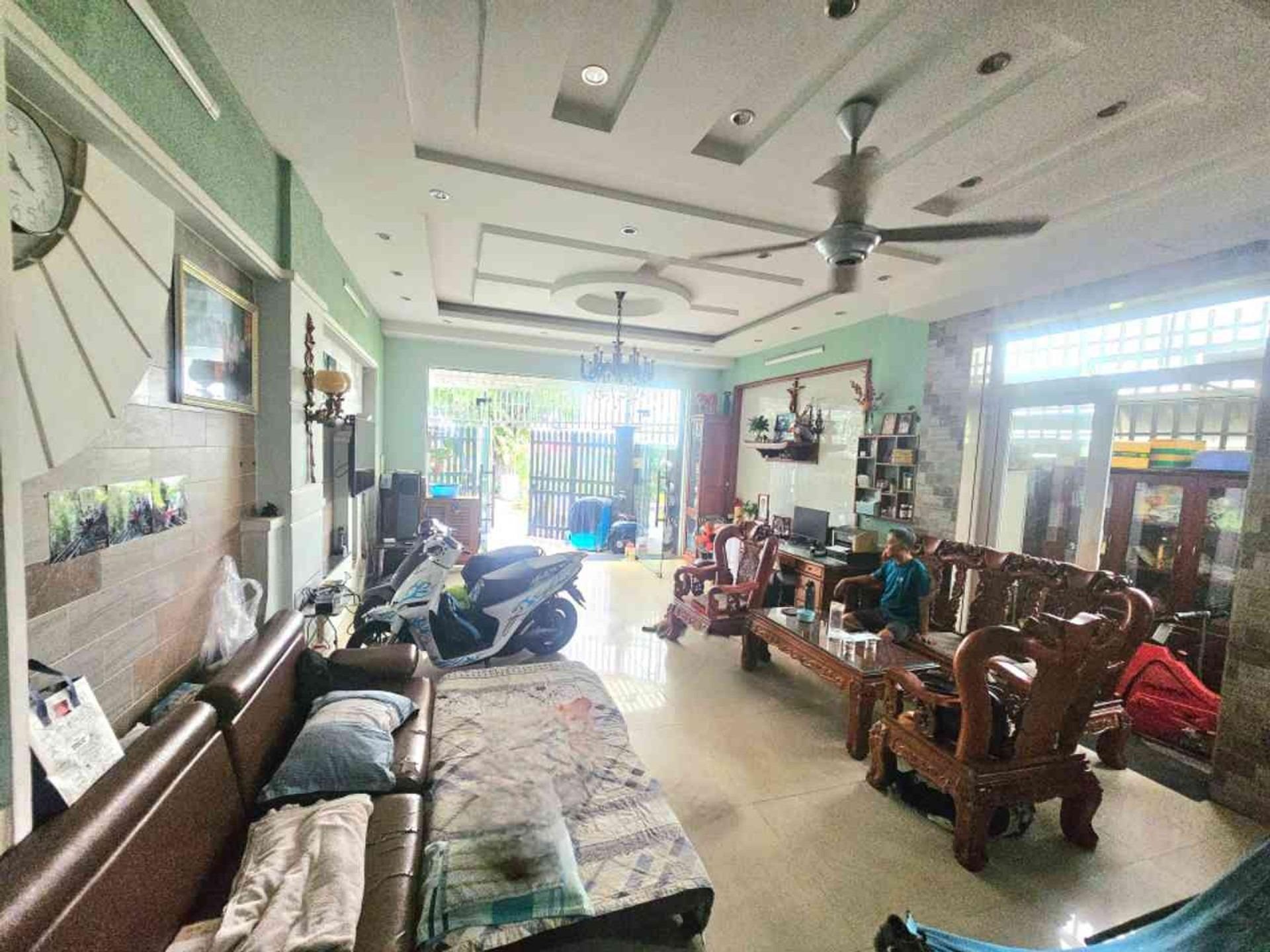 Sở hữu ngay nhà mặt phố đẹp 119 m2, hướng Đông-Bắc tại Phường Linh Xuân - Thủ Đức, giá 9,3 tỷ