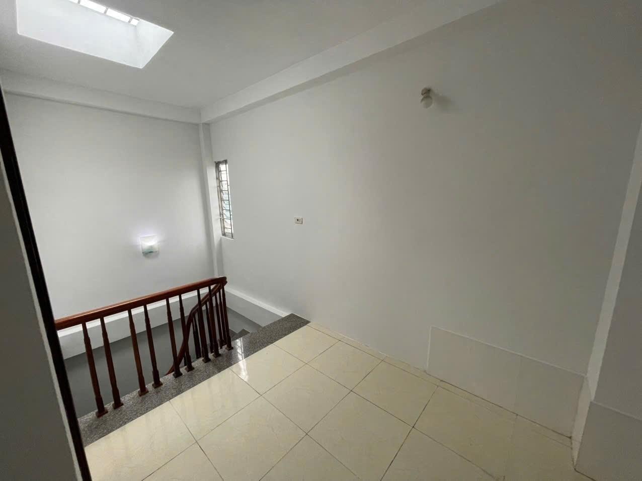 Cần bán nhanh căn nhà 31 m2, hướng Đông tại Đường Mậu Lương - Kiến Hưng - Hà Đông, giá 6,8 tỷ