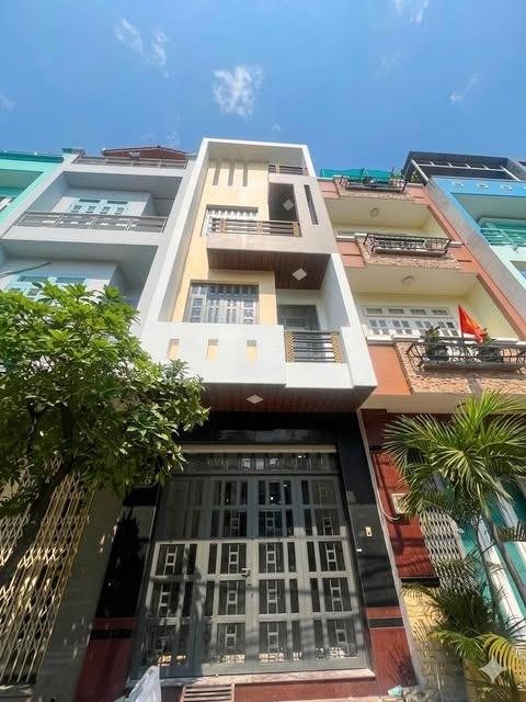 Cần bán gấp bán nhanh căn nhà mặt phố 60 m2 tại Đường Bông Sao - 5 - Quận 8, giá 10,5 tỷ