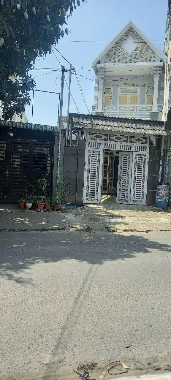 Sở hữu căn nhà mặt phố 100 m2, hướng Bắc tại Đường 6 - Đông Hòa - Dĩ An - Bình Dương, giá 6,25 tr