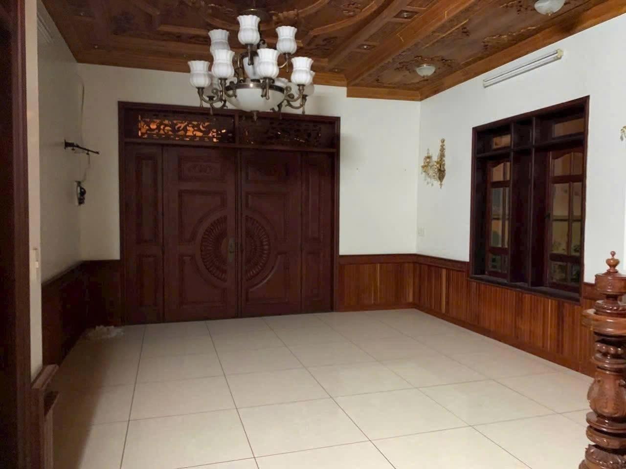 Cho thuê nhà với kho xưởng - đường 10 linh xuân , Hẻm xe tải vi vu