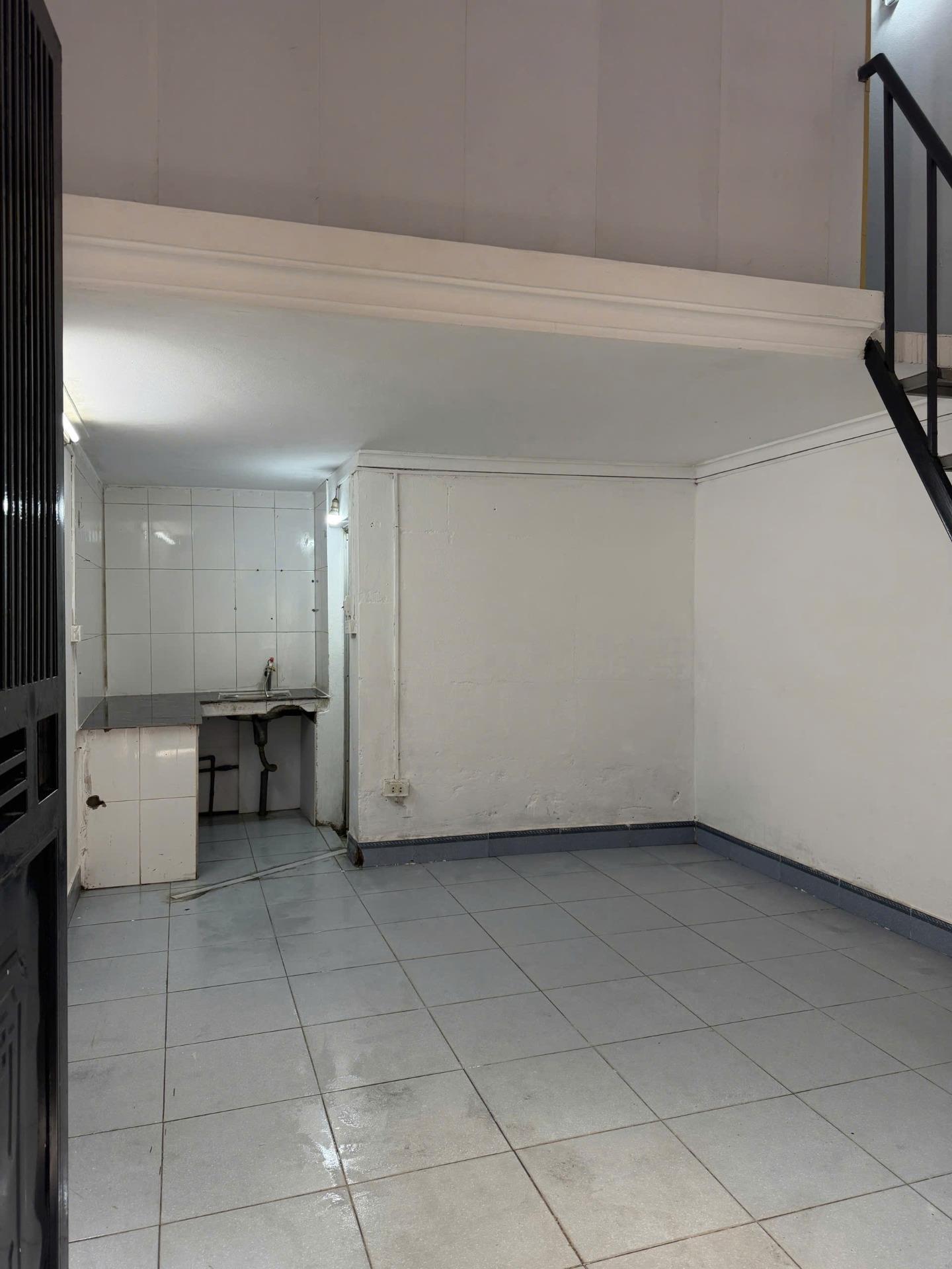 Cần cho thuê gấp nhà sổ riêng tại Đường Tân Khai - Vĩnh Hưng - Hoàng Mai, 20 m2, giá 2,8 tr/tháng